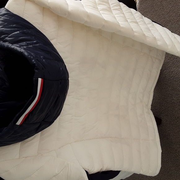 Tommy Hilfiger Puffer Jacket EUC - Picture 7 of 16